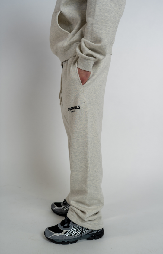 Fear of God Essentials Relaxed Sweatpants Light Oatmeal SS22 - 130BT212172F